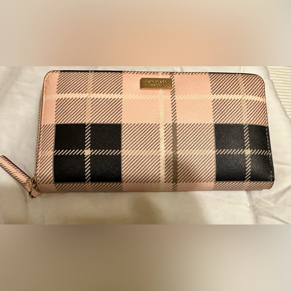 Kate Spade zipper wallet